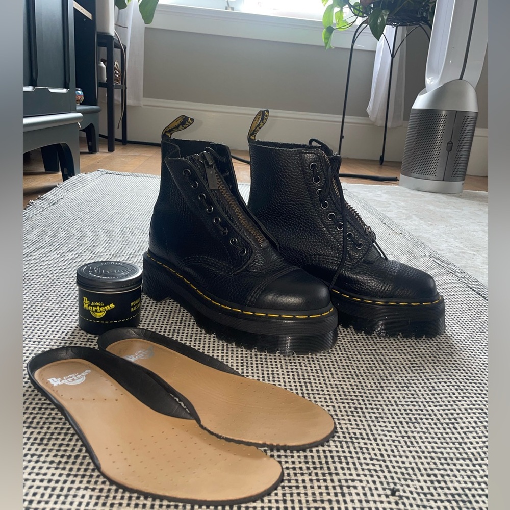 Sinclair Milled Nappa Leather Platform Boots Dr. Martens